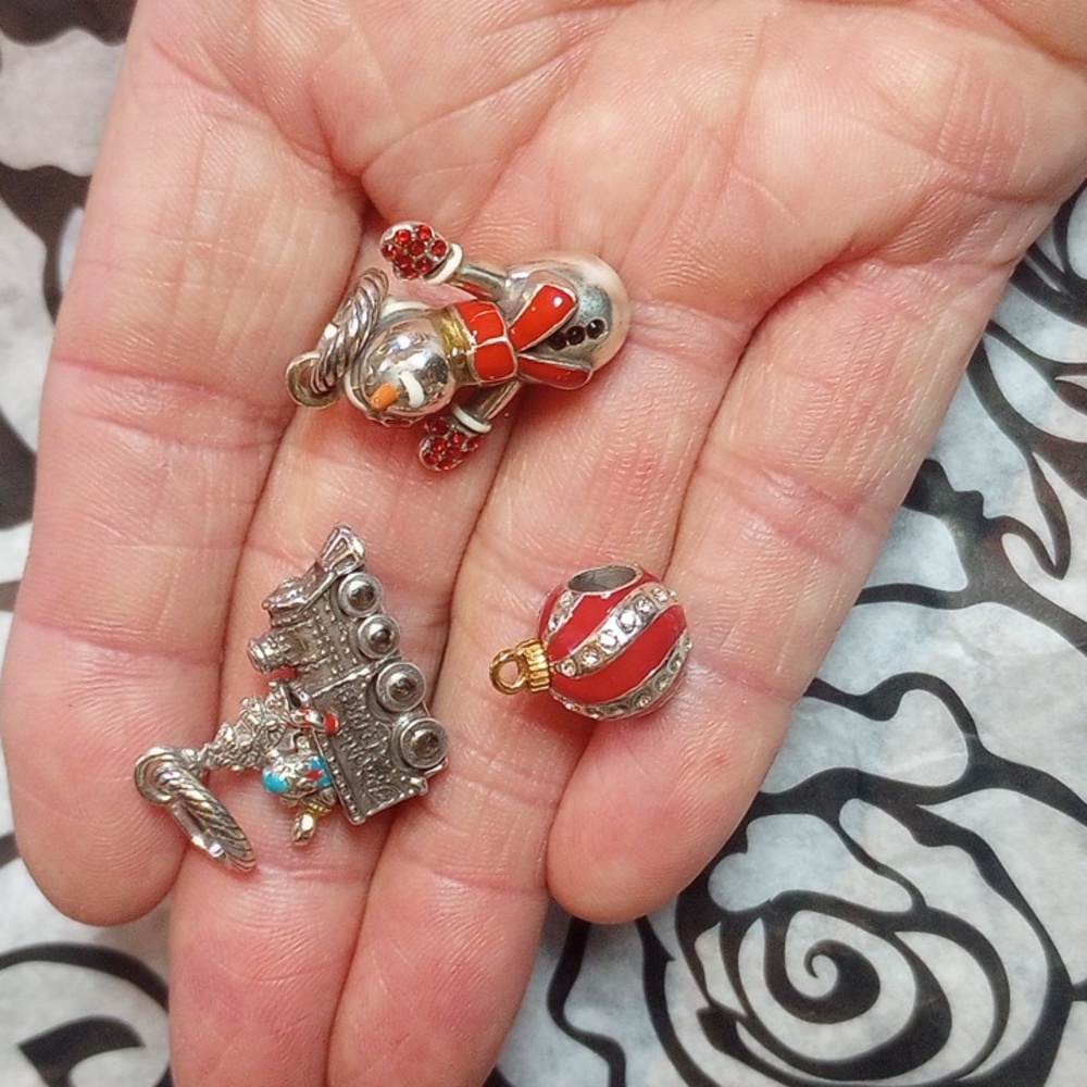 Brighton Christmas Bundle Of Charms